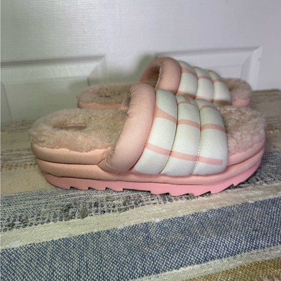 UGG Pink and White Women's Slippers - Picture 2 of 8